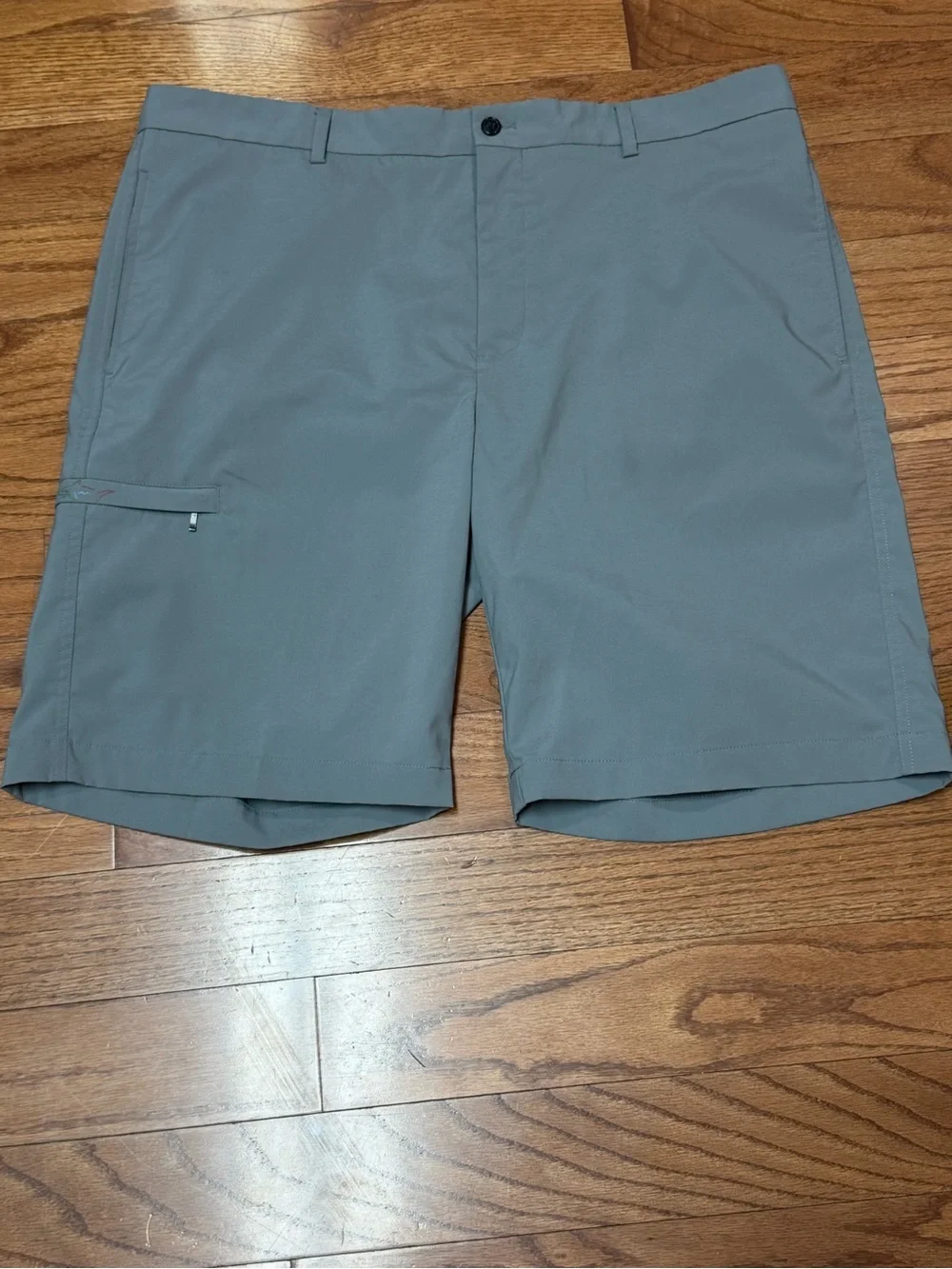 Greg Norman Men’s Gray Shorts Flat Front Size 38 Golf Casual Shark Logo